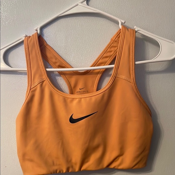Nike Women's Dri-Fit Sports Bra Sz M Orange Wireless Unpadded RazorBack - Picture 1 of 3
